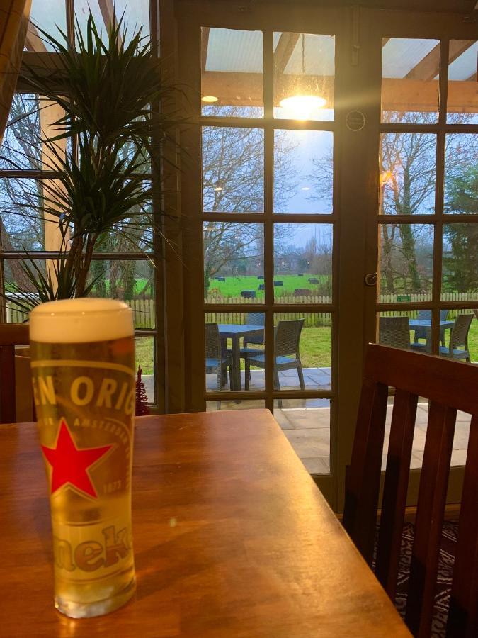 Crown & Anchor 호텔 워킹 외부 사진